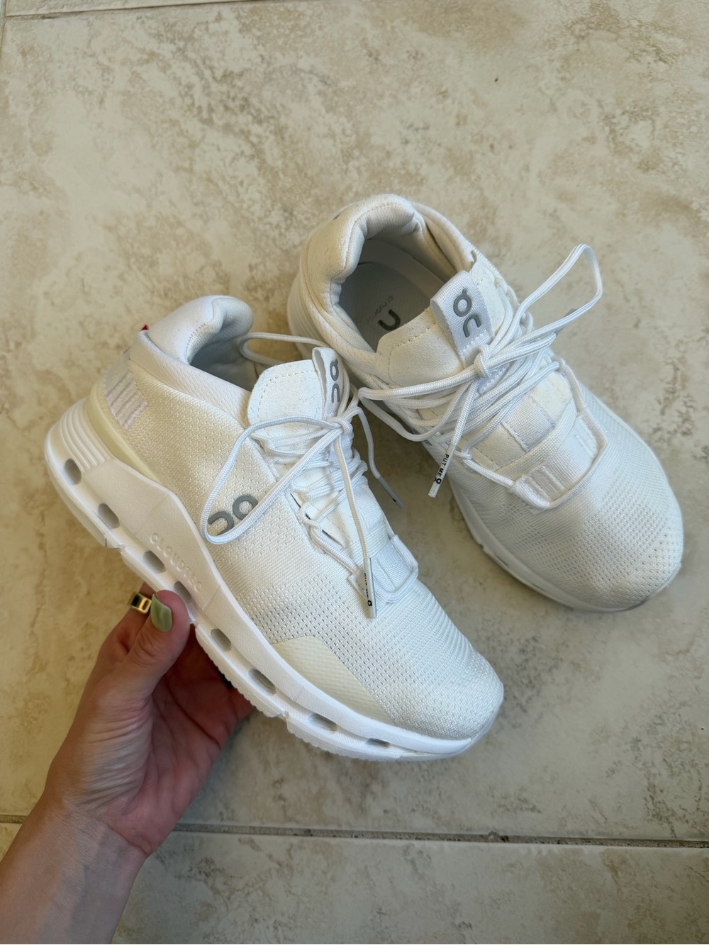 ON RUNNING ONCLOUD Cloudnova Lace Up White Sneaker Shoes Womens